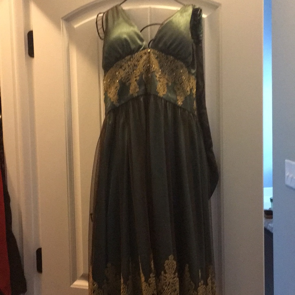 Ladies size 6 Dress Never Worn